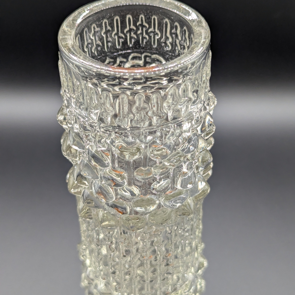 Elegant Clear Glass Vase - Picture 6 of 12